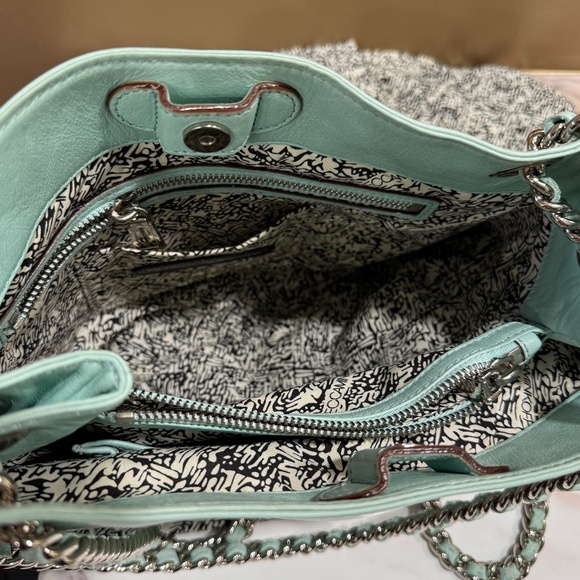 Rebecca Minkoff Mint Swing shoulder bag with silver trim, expandable side zipper - Picture 6 of 8